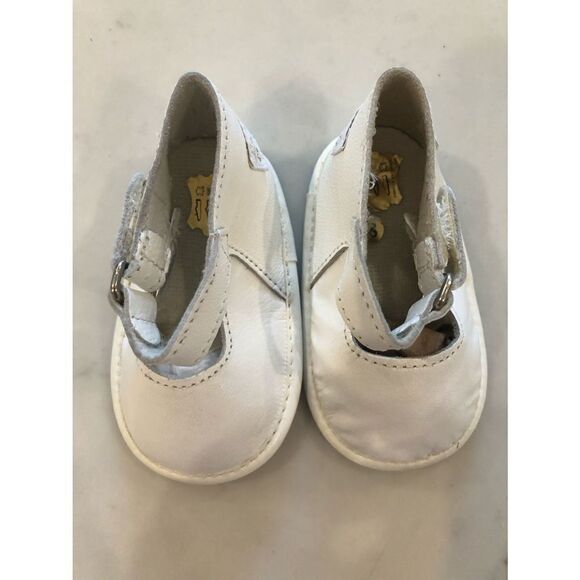 La Petite Ourse White Leather Mary Jane Baby Shoes, 18 - Picture 2 of 7